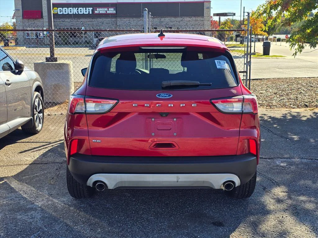 Used 2021 Red Ford SE image 5