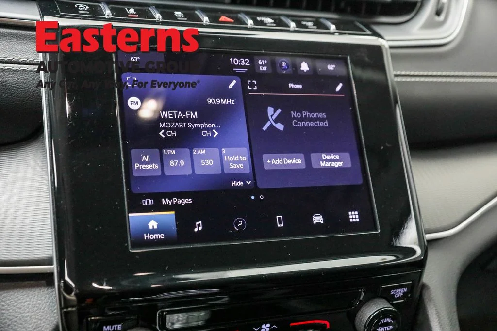 Used 2023 White Jeep Laredo image 19