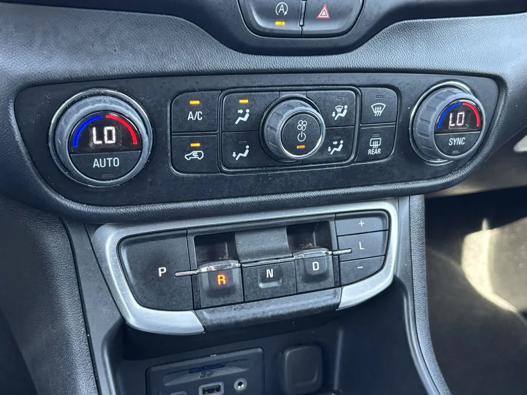 Used 2023 Marine Metallic GMC SLT image 27