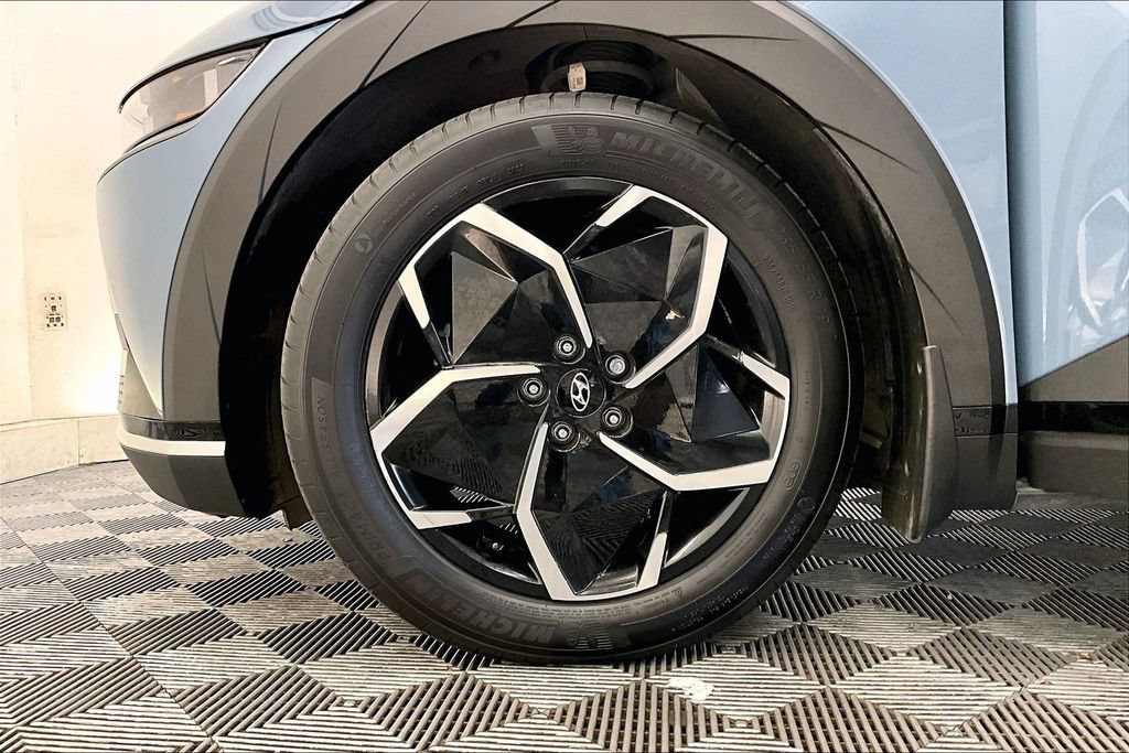 Used 2024  Hyundai SE image 8
