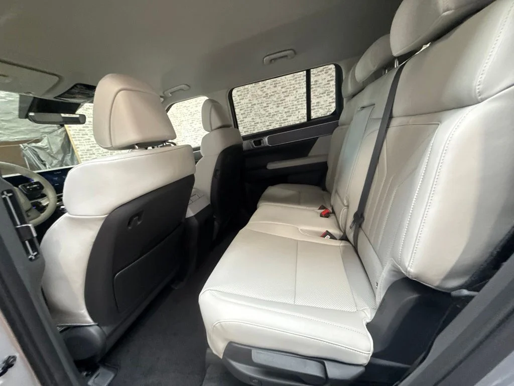 New 2027 Shimmering Silver Hyundai SEL image 14