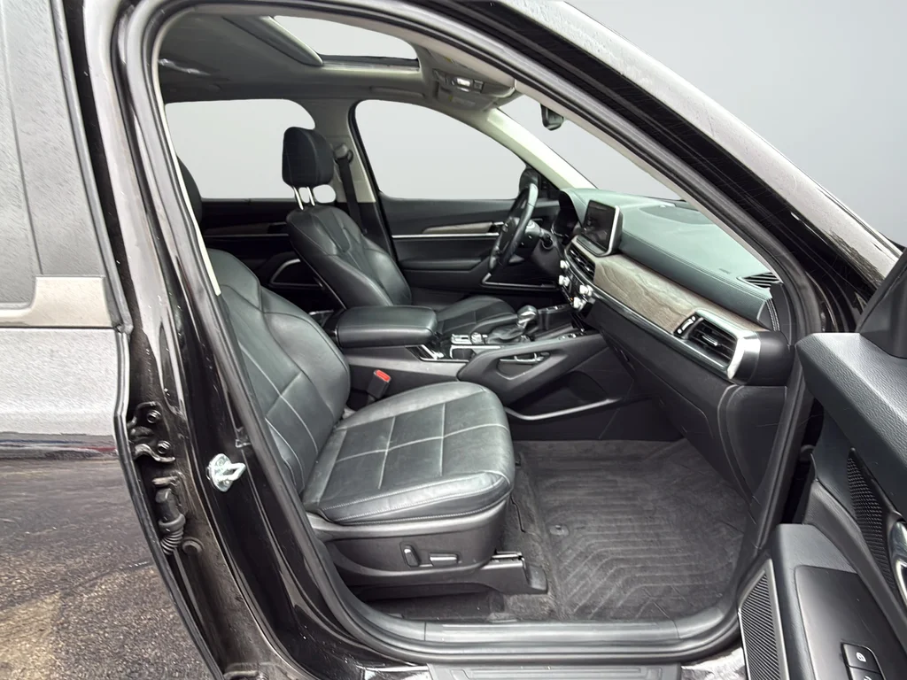 Used 2022 Black Kia EX image 30