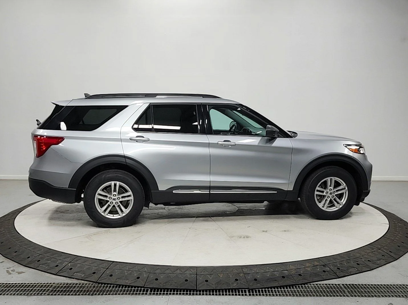 Used 2022 Iconic Silver Metallic Ford XLT image 8