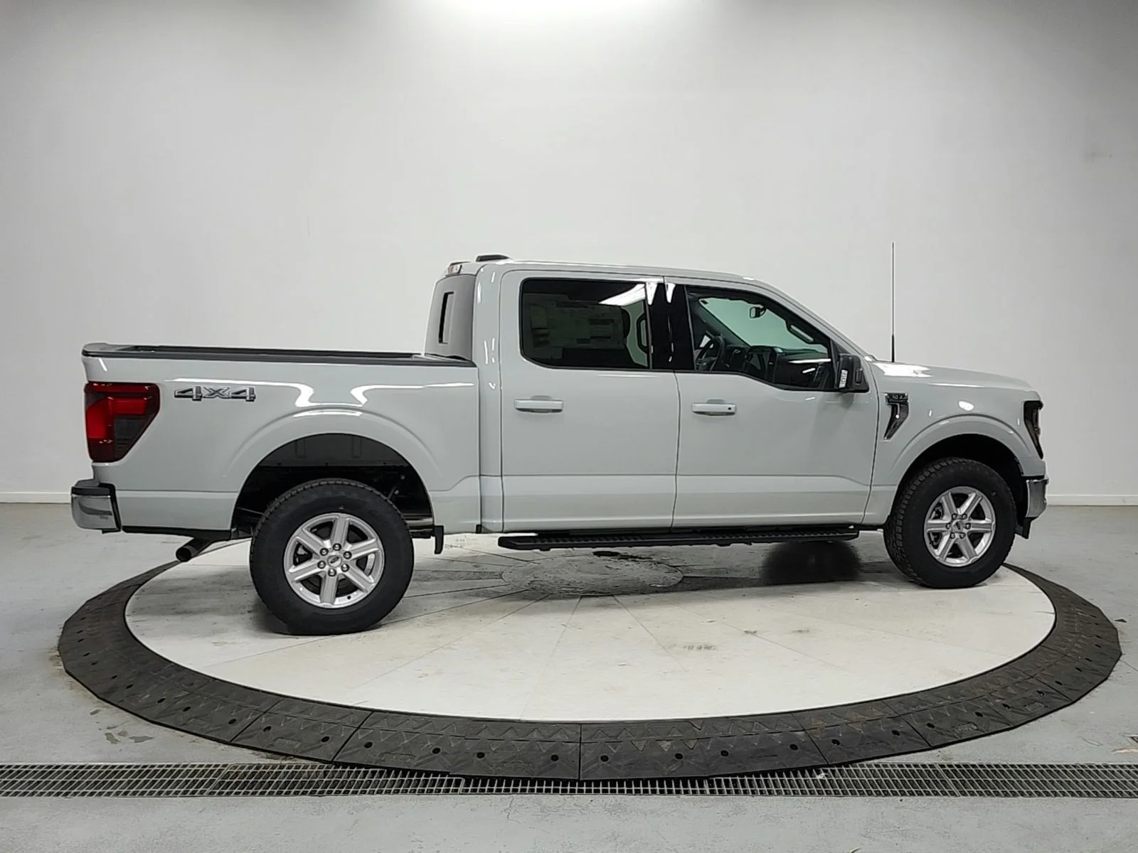 New 2026 White Ford XLT image 8