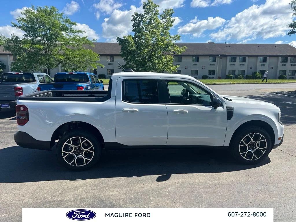 New 2026 Oxford White Ford Lariat® image 3
