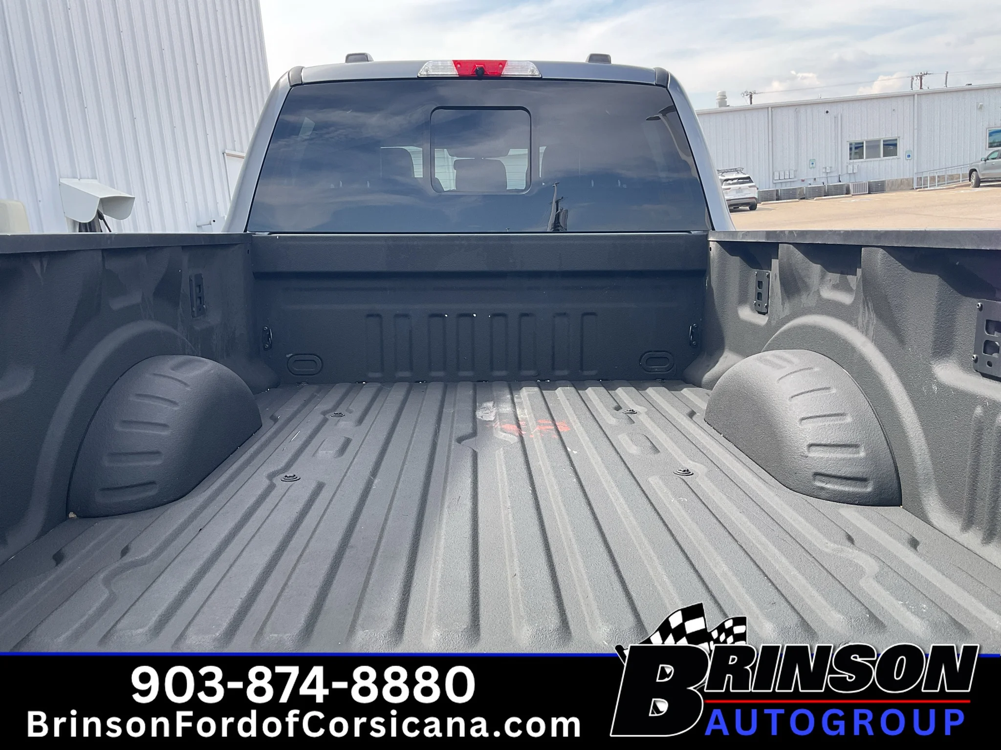 Used 2024 Carbonized Gray Metallic Ford LARIAT image 9