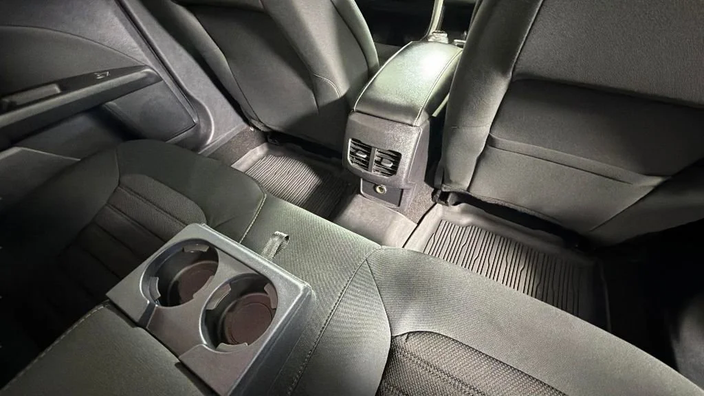 Used 2020 Red Ford SE image 31