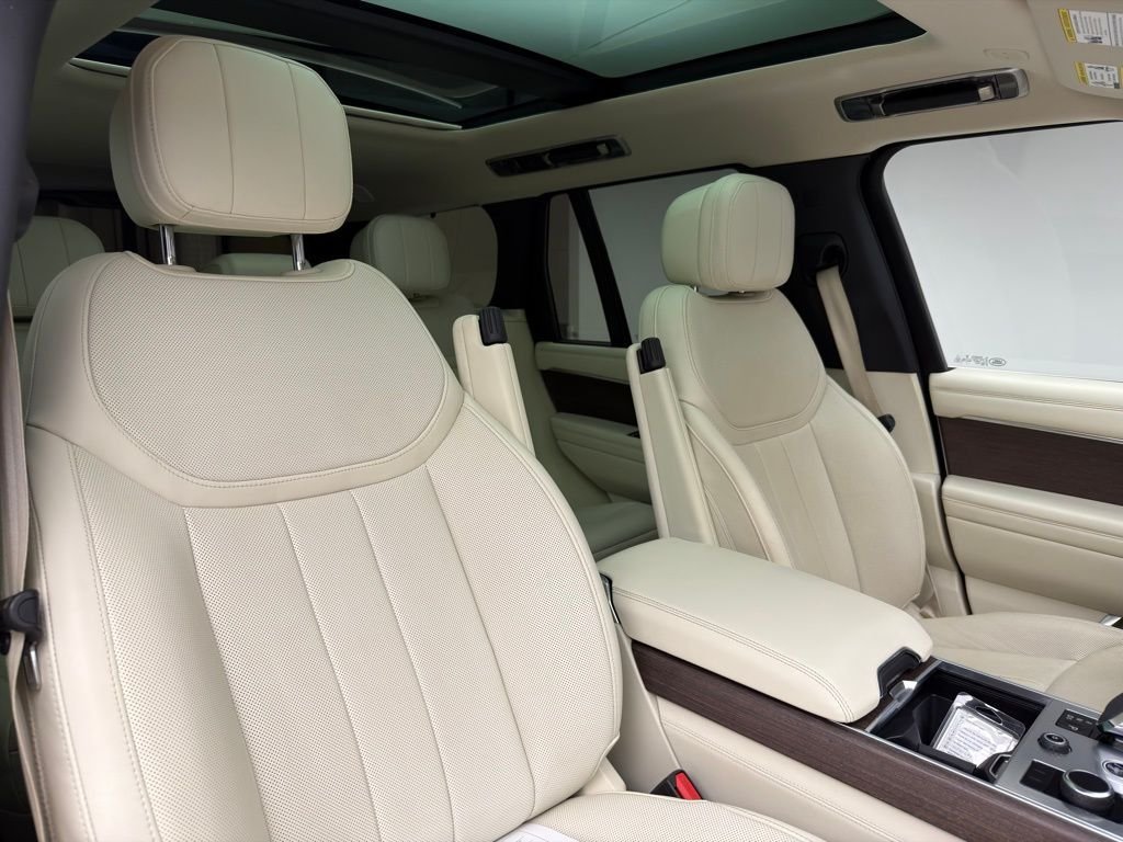 Used 2023 Batumi Gold Premium Metallic Land Rover SE image 6