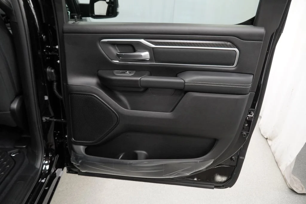 New 2026 Diamond Black Crystal Pearl-Coat Exterior Paint RAM Big Horn/Lone Star image 30