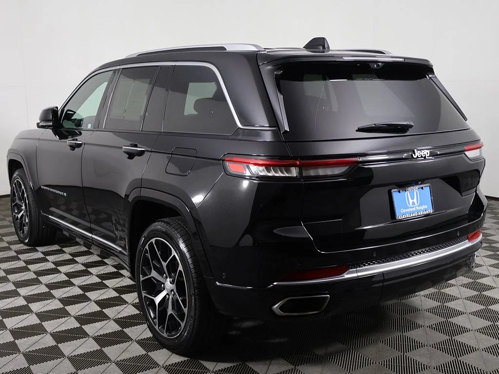 Used 2023 Diamond Black Jeep Summit Reserve image 13