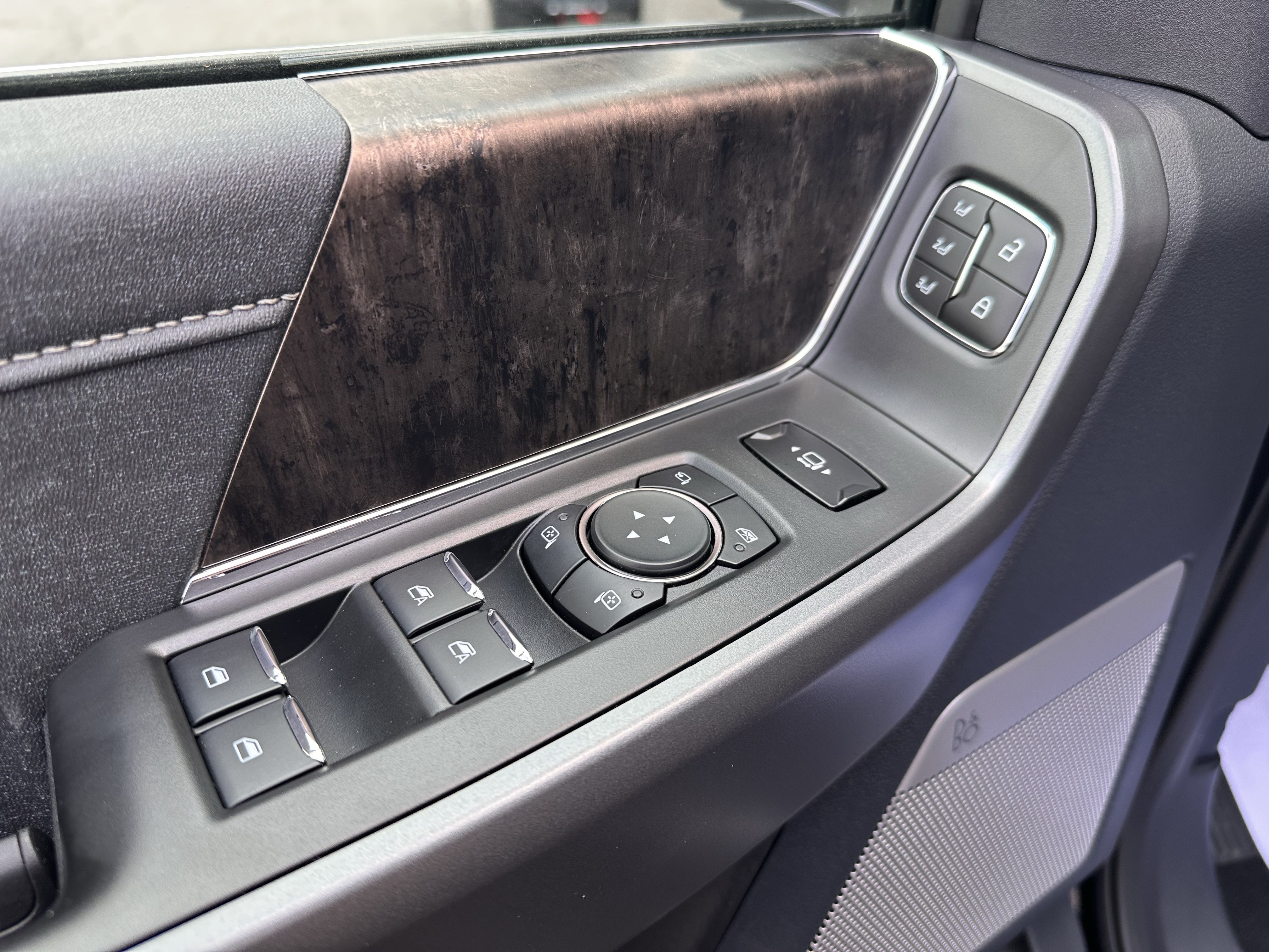 Used 2026 Agate Black Metallic Ford LARIAT image 20