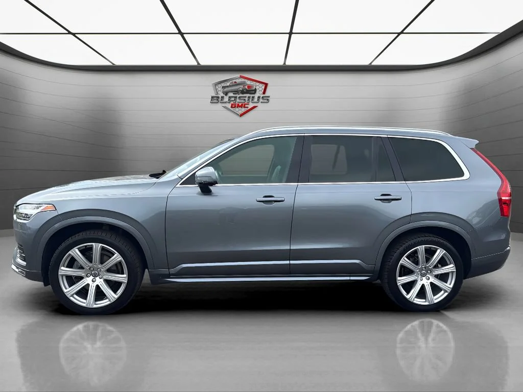Used 2020 Gray Volvo T6 Momentum 7 Passenger image 2