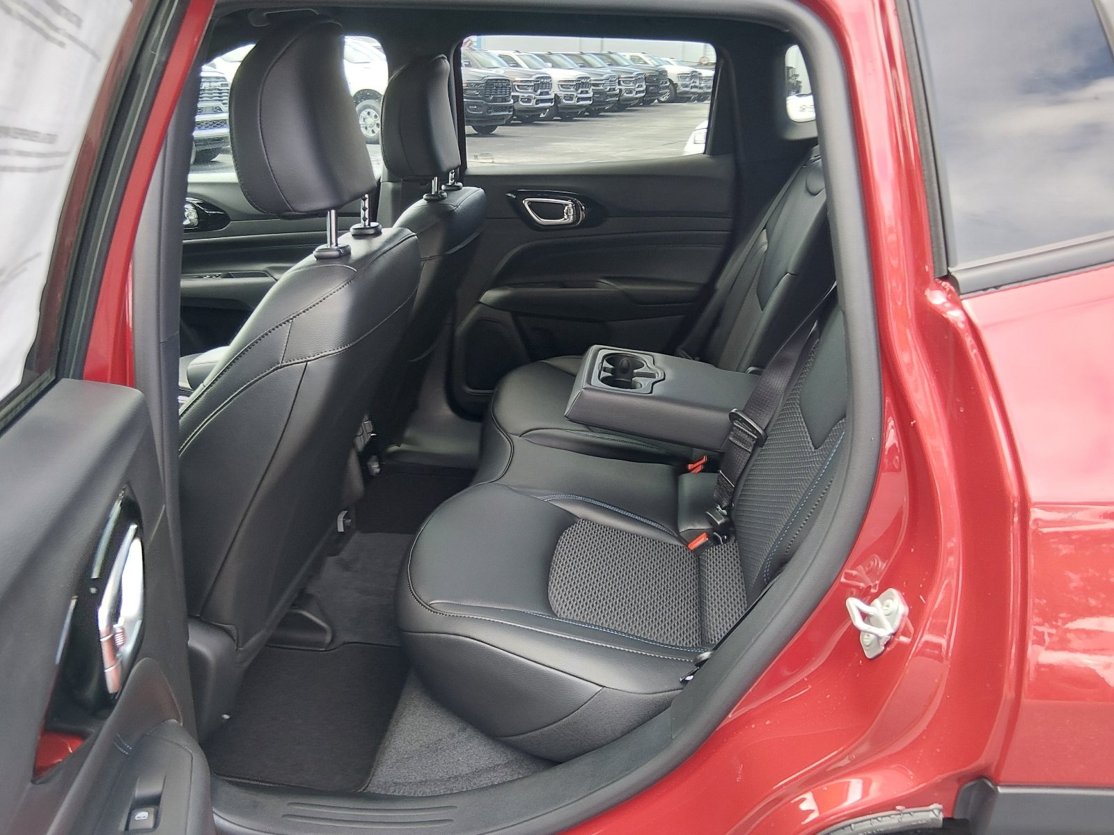 New 2026 Red Hot Pearlcoat Jeep Latitude Altitude image 5