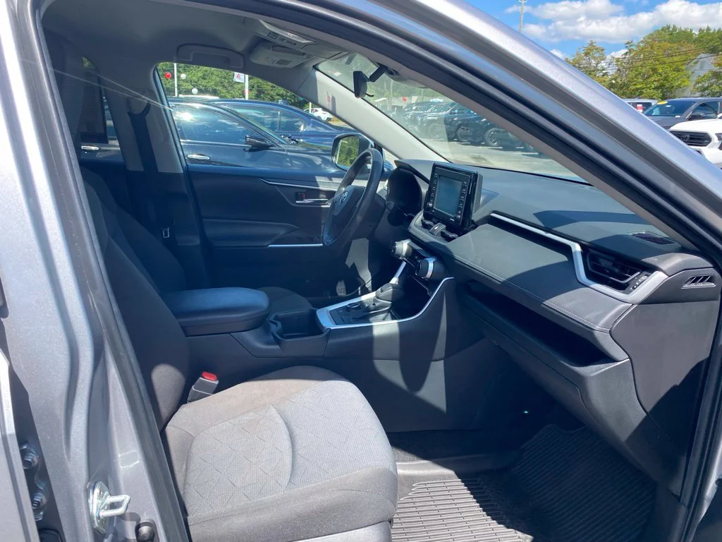 Used 2022 Silver Toyota XLE image 18