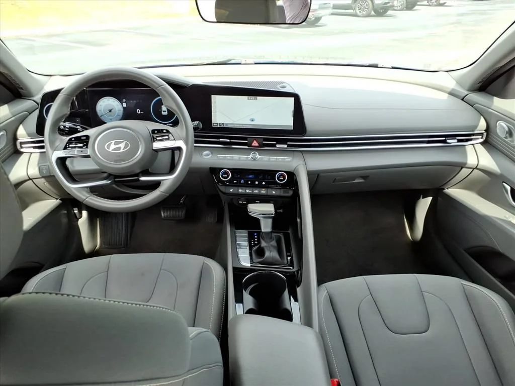 Used 2025 Blue Hyundai SEL Convenience image 25