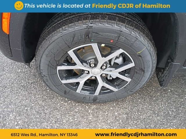 New 2026 Diamond Black Crystal Pearlcoat Jeep Limited image 9