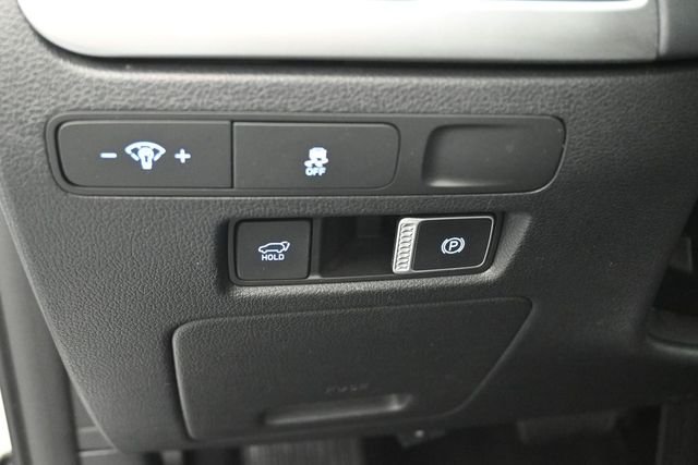Used 2025 White Hyundai SEL image 21