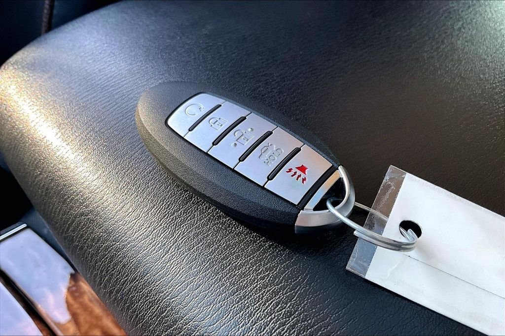 Used 2020 Gray Nissan Platinum image 10