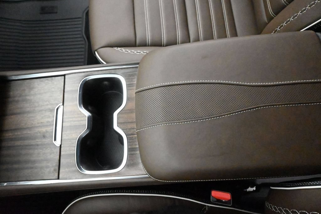 2026 GMC Acadia Denali Ultimate - Photo 14
