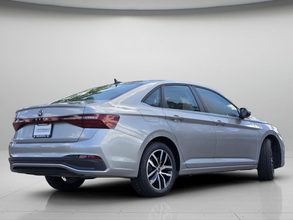 Used 2025 Pyrite Silver Metallic Volkswagen SE image 22