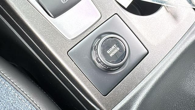 New 2026 Space White Metallic Ford Outer Banks® image 27