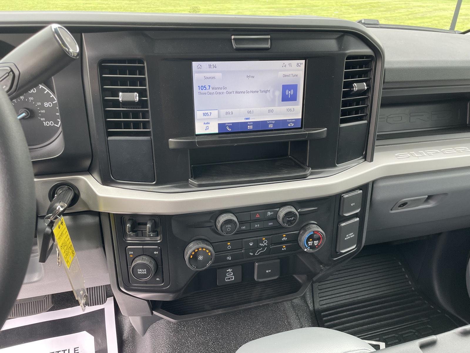 New 2026 Oxford White Ford F-450® XL image 22