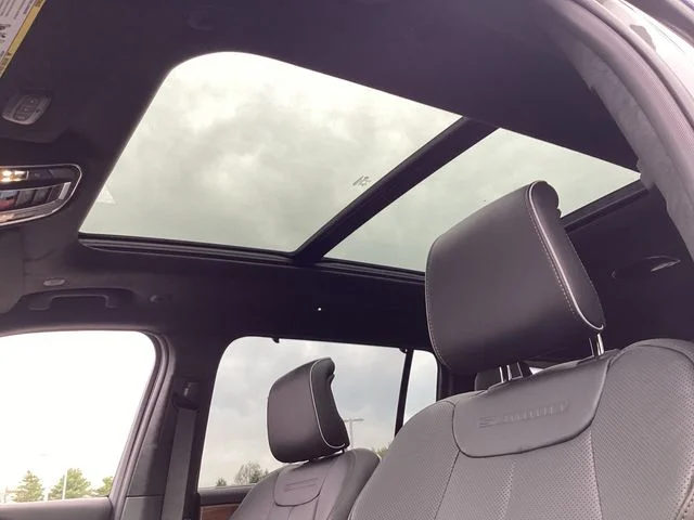 New 2027 Gray Jeep Summit image 25