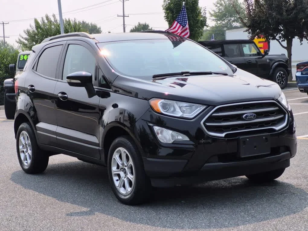 Used 2020 Shadow Black Ford SE image 2