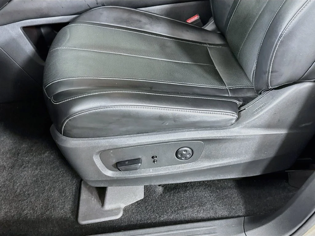 Certified Used 2022 Silver INFINITI LUXE image 25