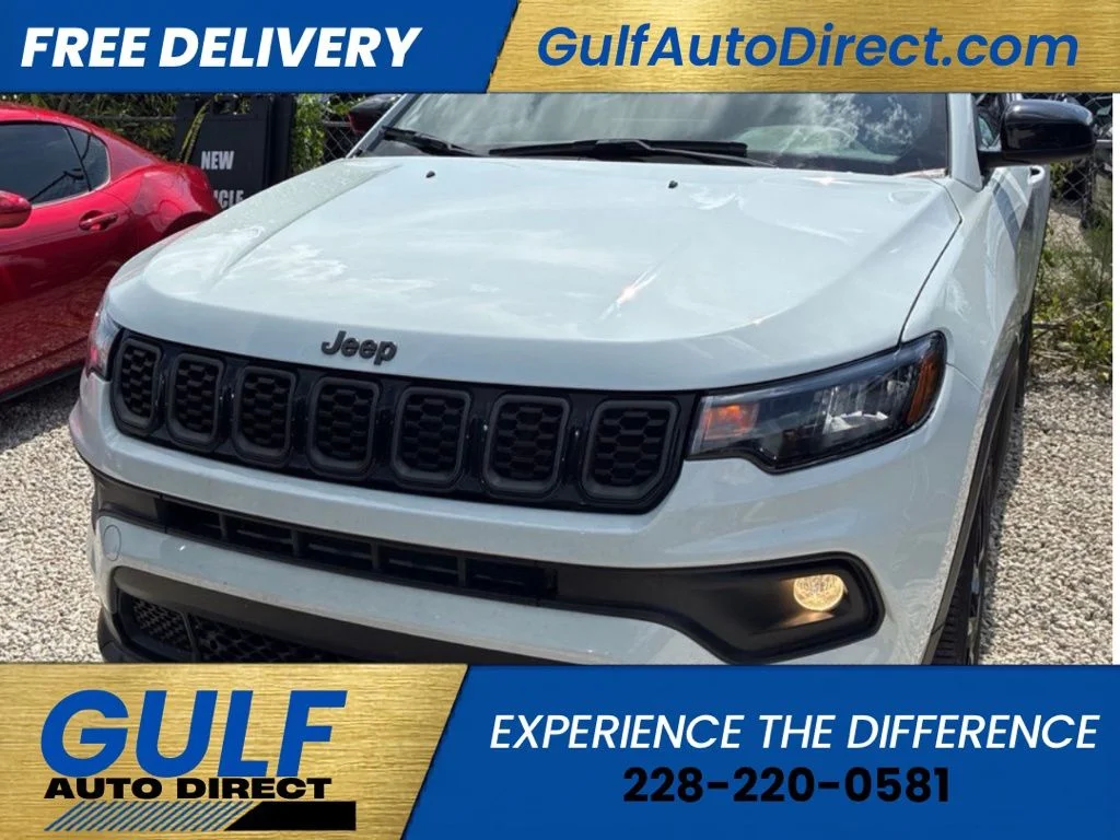 Used 2026 White Jeep Latitude image 3