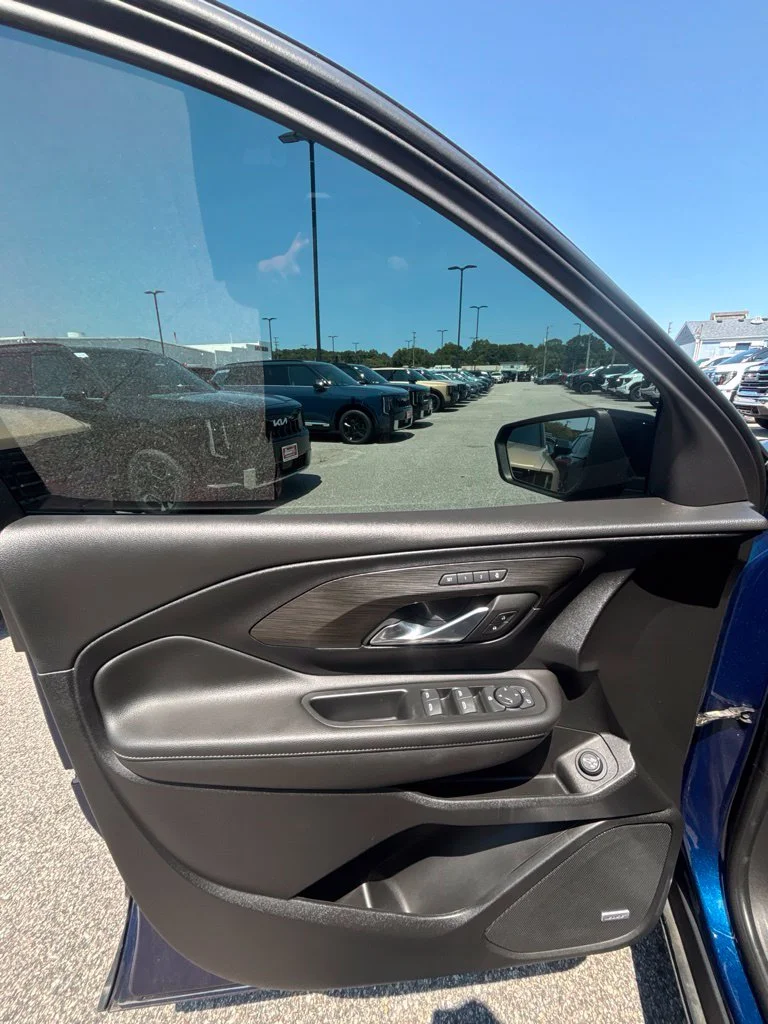 Used 2022 Blue GMC SLT image 11