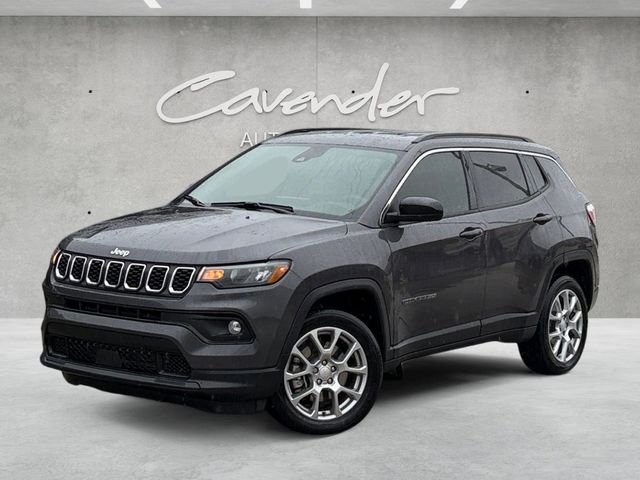 2024 Jeep Compass Latitude Lux 4X4's photo