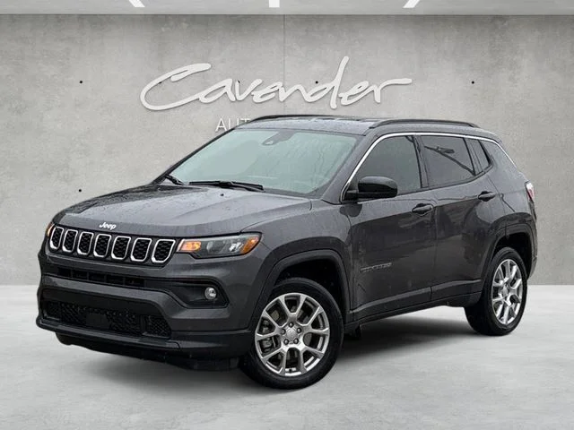 2024 Jeep Compass Latitude Lux 4X4's photo