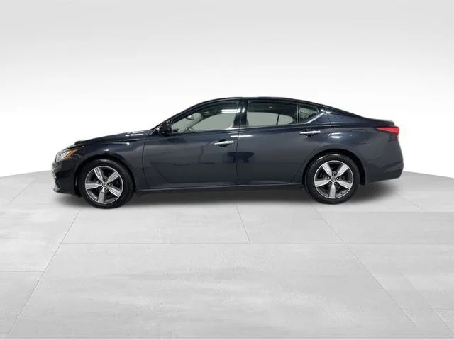 Used 2019 Blue Metallic Nissan 2.5 SV image 11