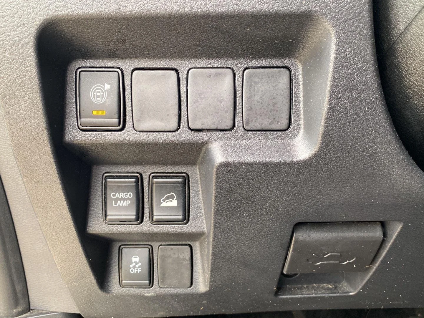 Used 2023 Glacier White Nissan S image 23