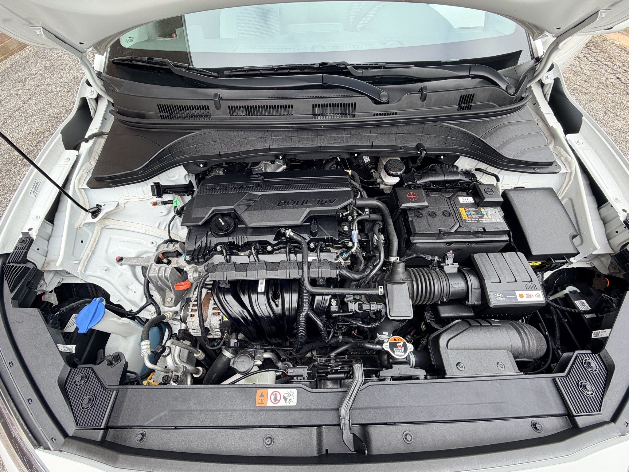 Used 2023 Lunar White Hyundai SE image 34