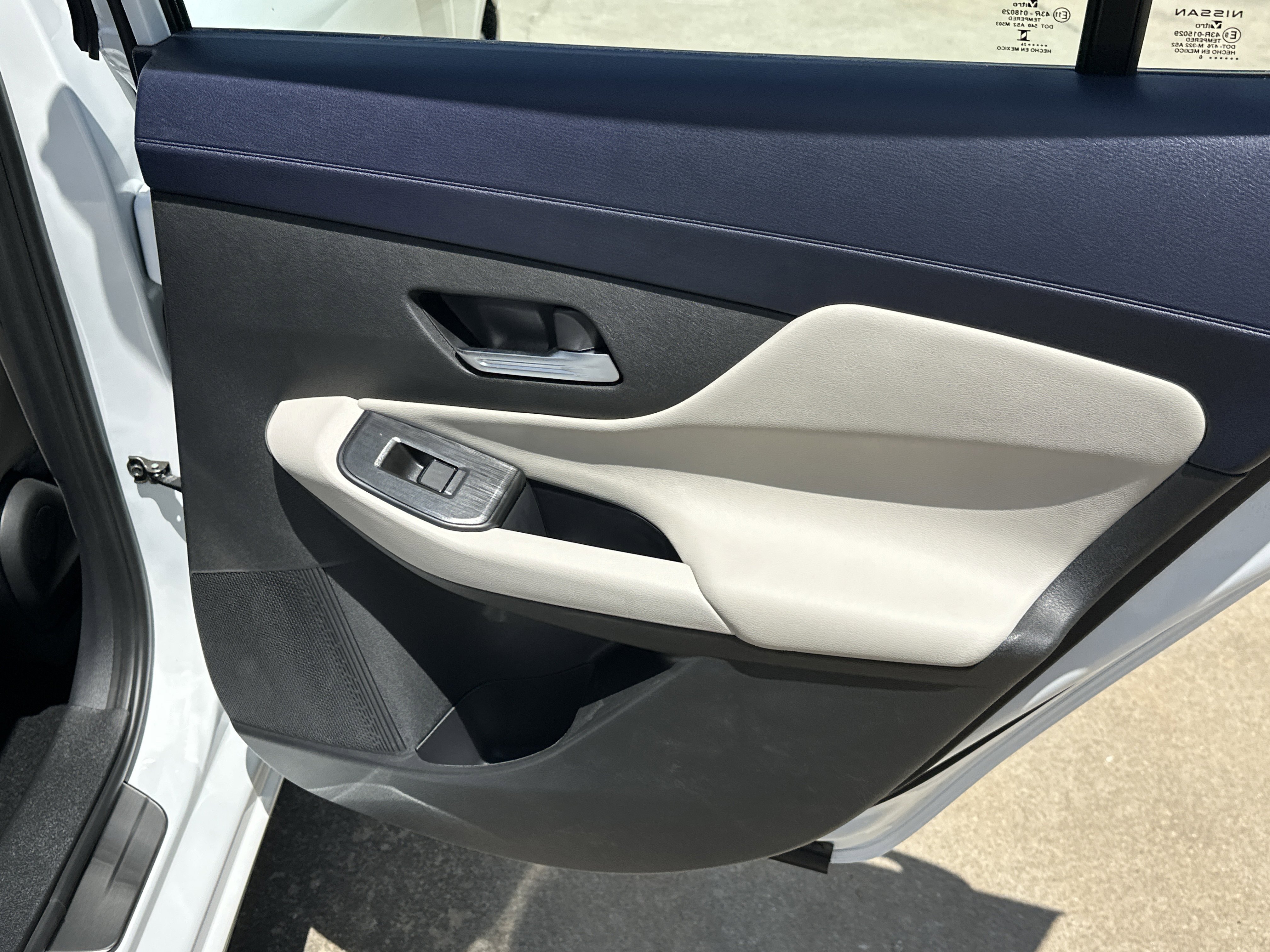 New 2026 Aspen White Tricoat Nissan SL image 17