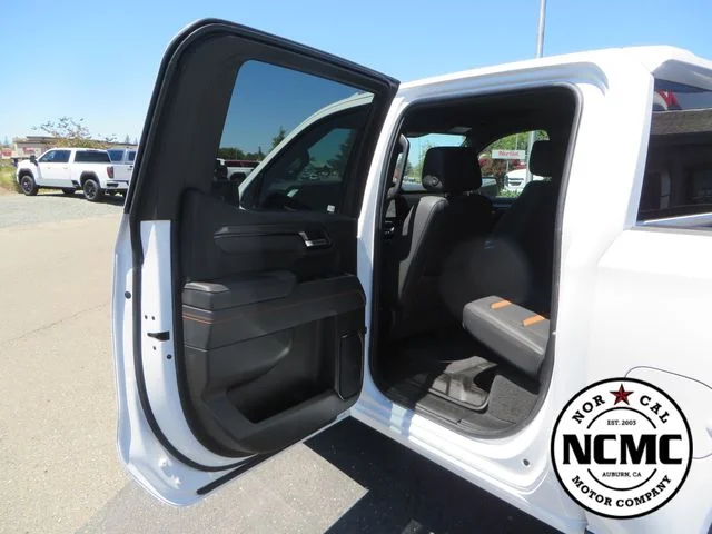 Used 2025 White GMC AT4 image 40