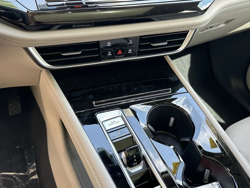 New 2026 White/off-white Volkswagen 2.0T SE w/Technology image 24