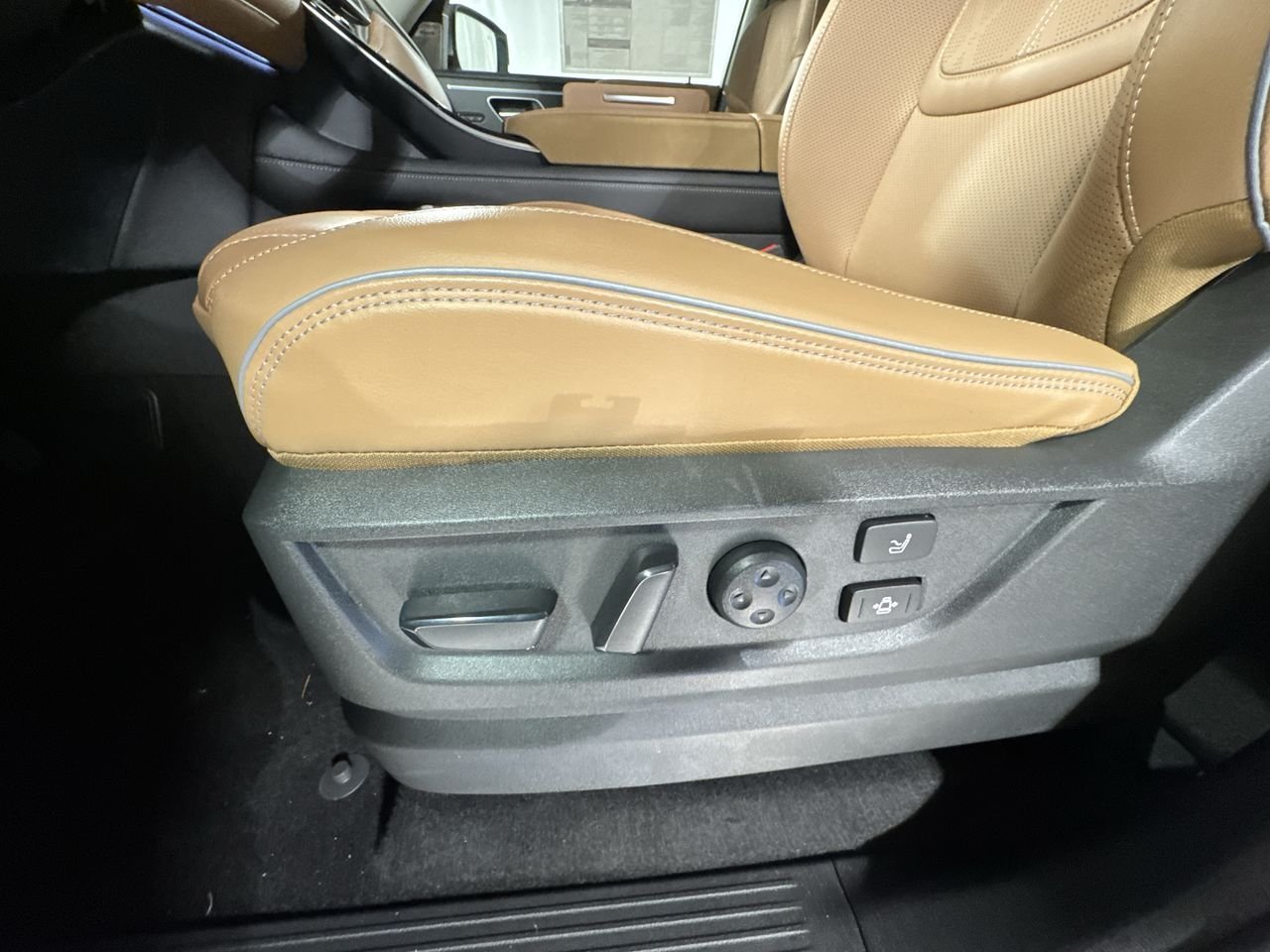 2025 INFINITI QX80 Sensory 4WD - Photo 14