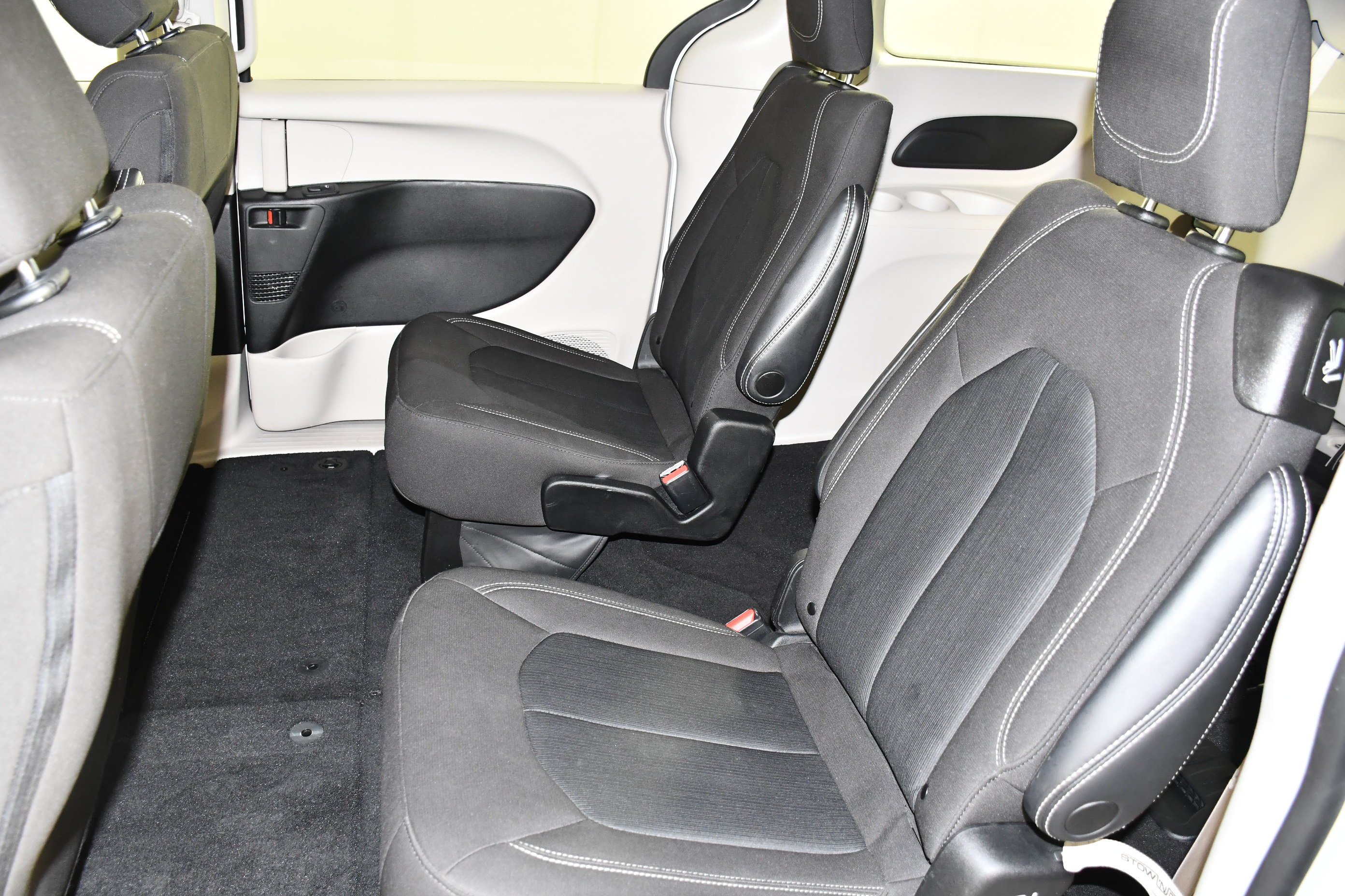 Used 2023 Bright White Clearcoat Chrysler LX image 45