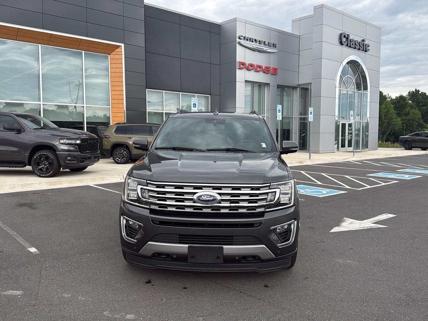 Used 2020 Magnetic Metallic Ford Limited image 3
