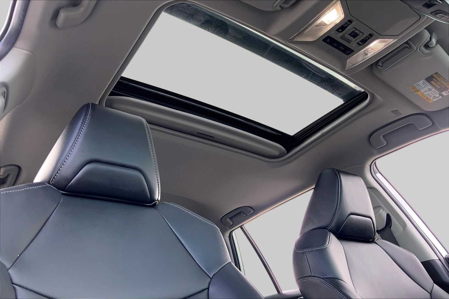 Used 2025 Wind Chill Pearl Toyota XLE Premium image 14