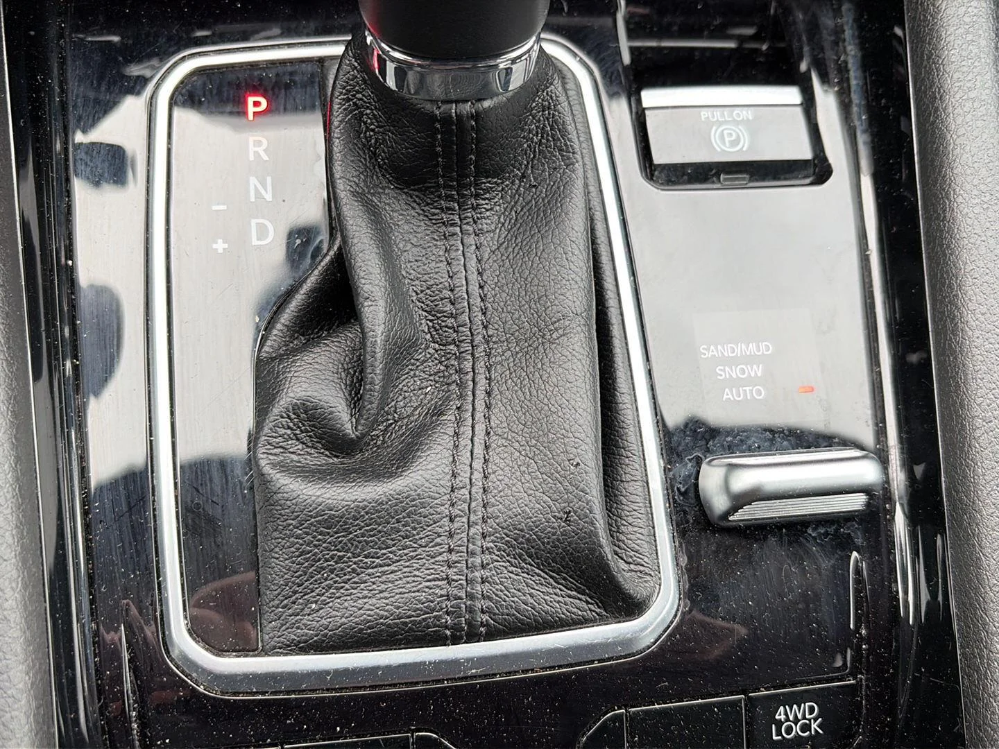 Used 2025 Hydro Blue Pearlcoat Jeep Limited image 14