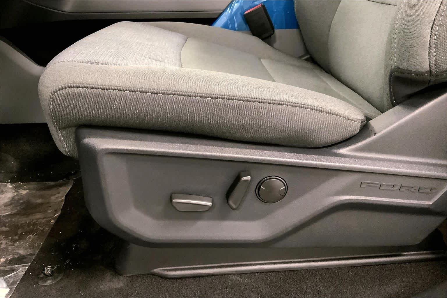 New 2026 Agate Black Metallic Ford XLT image 19