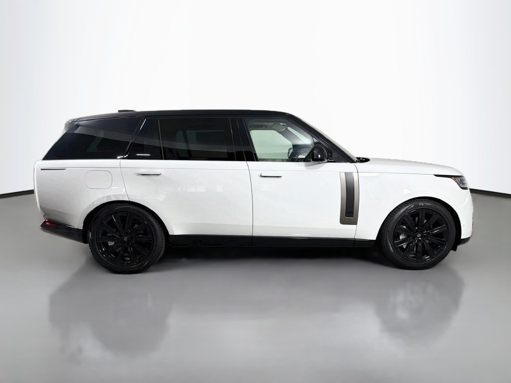 New 2027 Fuji White Land Rover SE image 4