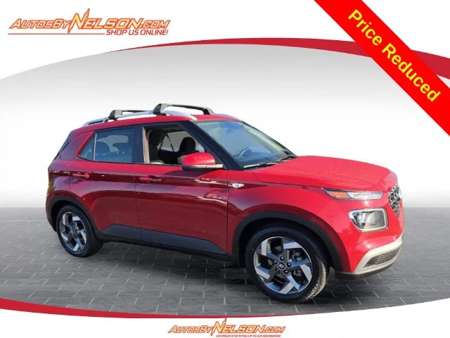 Used 2022 Red Hyundai SEL image 1