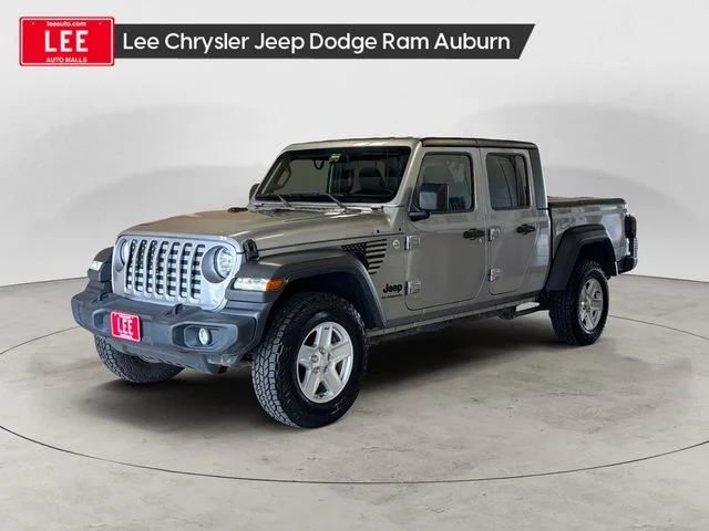 Used 2020 Silver Jeep Sport image 1