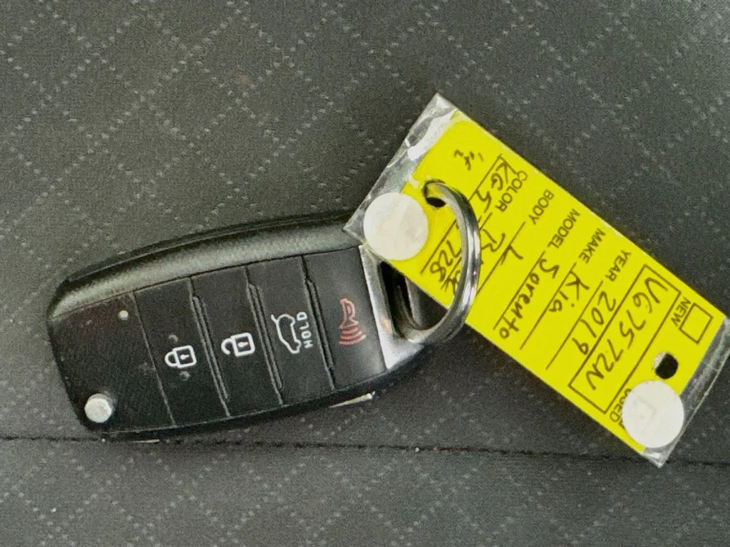 Used 2019 Black Kia L image 36