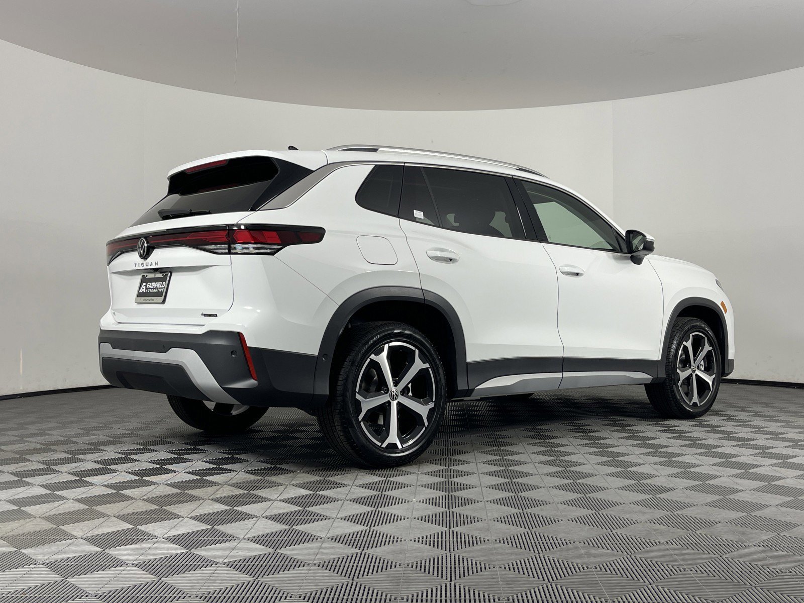 2026 Volkswagen Tiguan SE - Photo 16